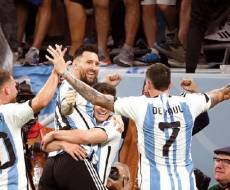 فيديو  الأرجنتين وهولندا إلى ربع نهائي المونديال