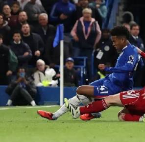 قرار استثنائي: البريميرليغ تُقلّص مباريات