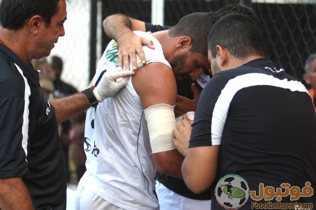 الدوري البرازيلي  كلب شرطة يعض لاعبا