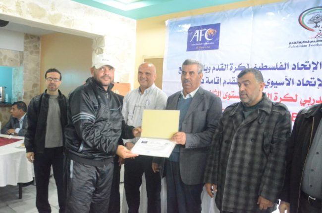 صور  تخريج دورة B وتسليم شهادات دورتي C وحراس المرمى