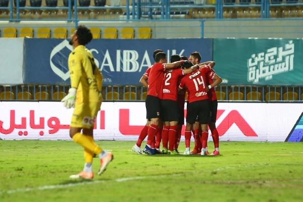 فيديو الأهلي يهزم النجوم وينفرد بصدارة الدوري المصري