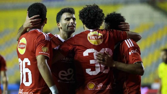 الدوري المصري الأهلي يتقاسم الصدارة مع الزمالك المتعثر