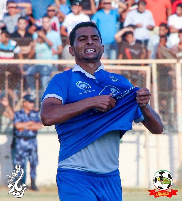 صور وفيديو عندليب الزعيم يغرد من جديد