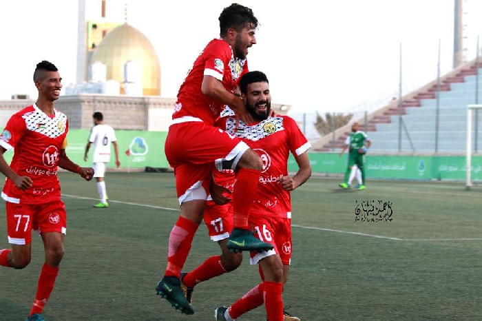 البيرة  أزمة مالية تدفع إدارة النادي لحل فريق كرة القدم