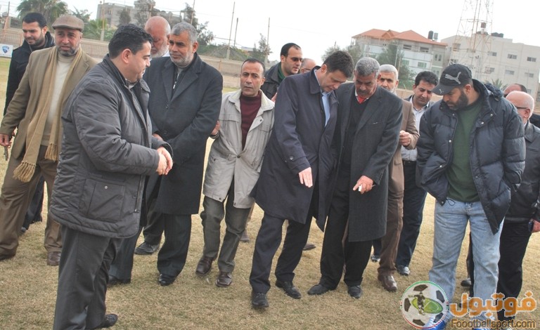 صور  وفد  الفيفا  يتفقد ملعب رفح البلدي