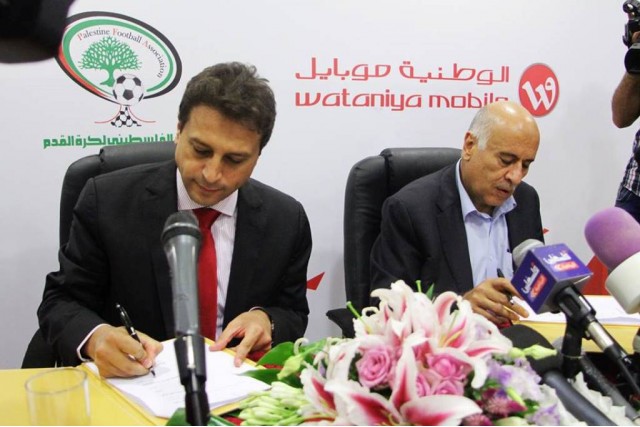 توقيع اتفاقية رعاية دوري المحترفين والممتازة