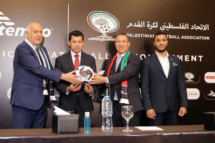 الرجوب يوقع بروتوكول تعاون لاختيار ماركة Tempo كرة رسمية للاتحاد