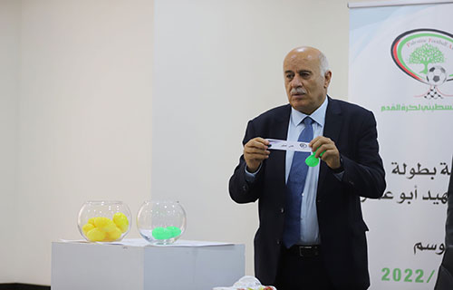 الرجوب يلتزم بدعم الأندية ماليا ويدعوها للانتباه إلى العقود الخيالية