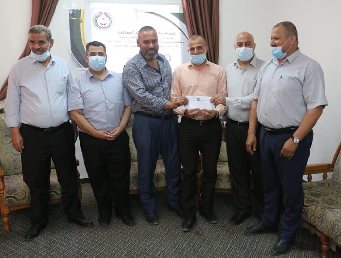 هنية يسلم المنحة المالية لأندية الدرجة الثالثة لكرة القدم