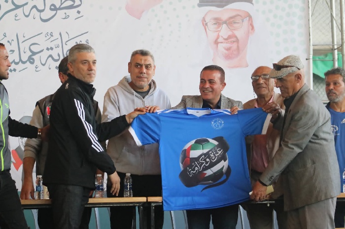 صور تسليم الزي الرسمي لفرق بطولة غزة الرمضانية