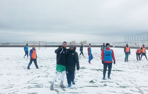 فـريـق   الظـاهـريـة  يتدرب فوق الثلوج