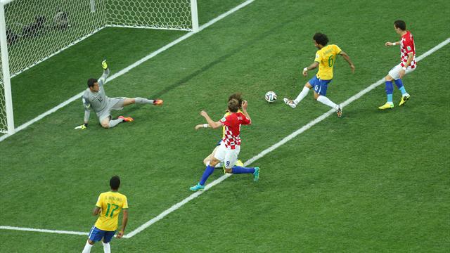 مارسيلو أول برازيلي يضع هدفا موندياليا في مرماه