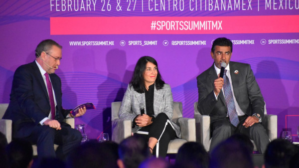 اللجنة العليا تطلع مجتمع أمريكا اللاتينية على أبرز إنجازات وخطط مونديال 2022