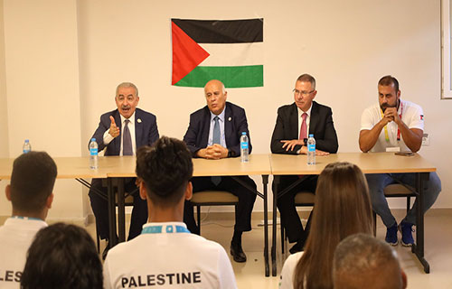 الرجوب يستقبل اشتية بمقر إقامة بعثة فلسطين