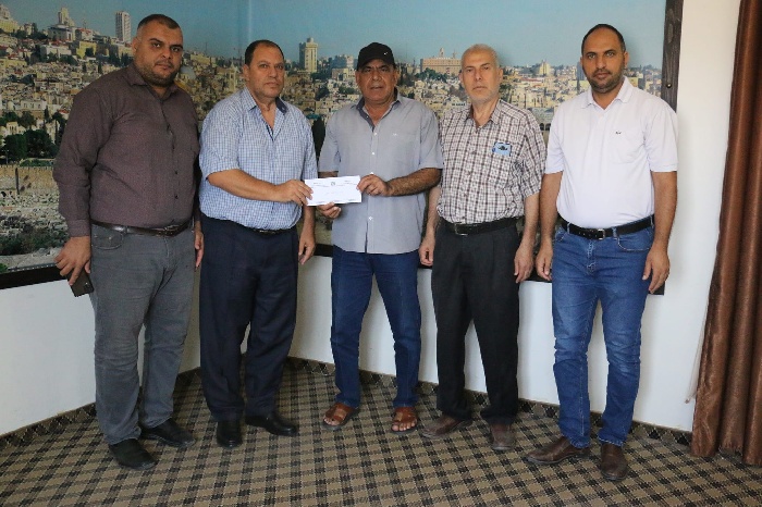 تقديم المكافأة المالية للأندية المشاركة في بطولة النخبة