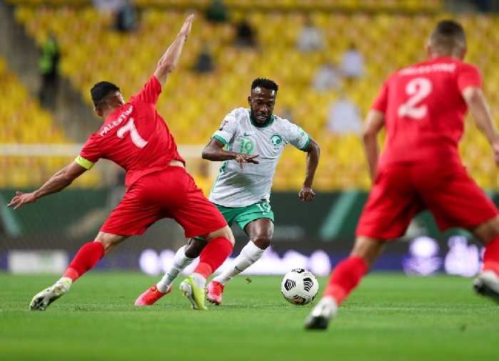 فيديو  خسارة منتخبنا الوطني بخماسية أمام مضيفه السعودي