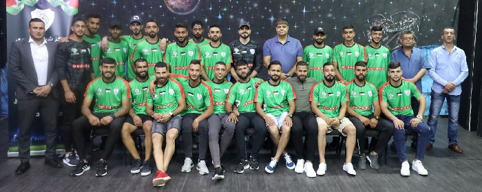 الأمعري يكشف عن قائمة الفريق للموسم الجديد