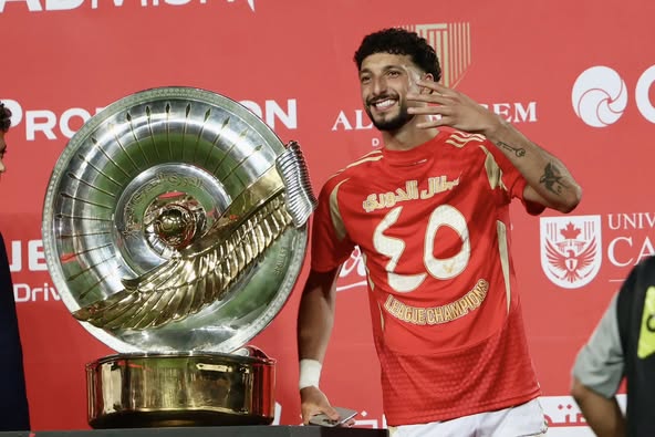وسام أبو علي نجم الأهلي الذهبي